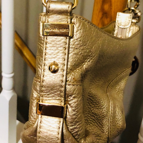 Michael kors crossbody bag- authentic - Picture 2 of 5